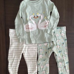 Old Navy Long Sleeve Pajamas 3T Swan